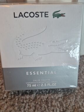 Lacoste Essential Men's EDT– White/Gray Box 75ml